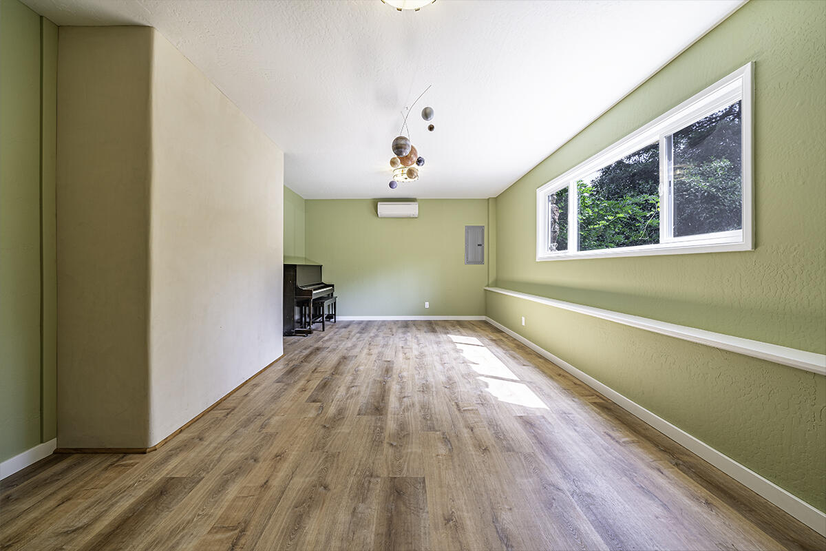 767 Roca Street Ashland, OR 97520 - Photo 18 of 36 22