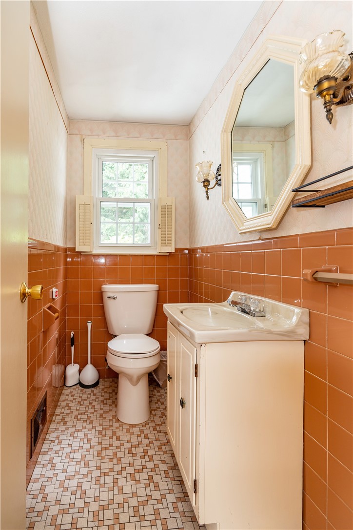 69 Douglas Road Warwick, RI 02886 - Photo 11 of 50 Half Bath