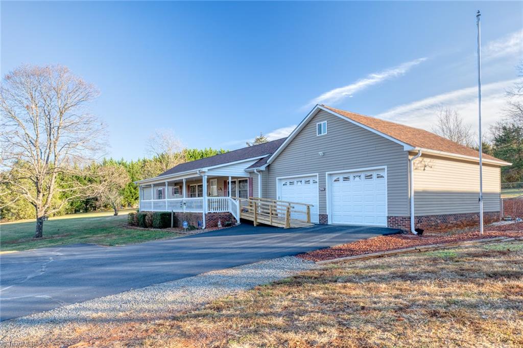 195 Golfcrest Road Denton, NC 27239 - Photo 2 of 24 Gallery Image 2