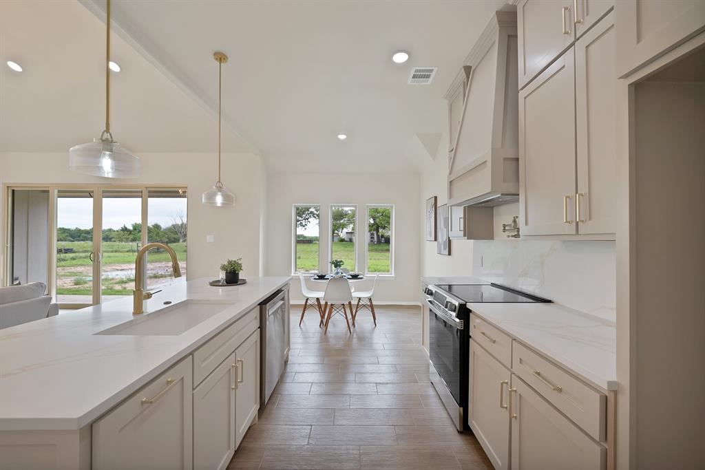 501 Harris Road Azle, TX 76020 - Photo 8 of 29 a kitchen with lots of counter top space