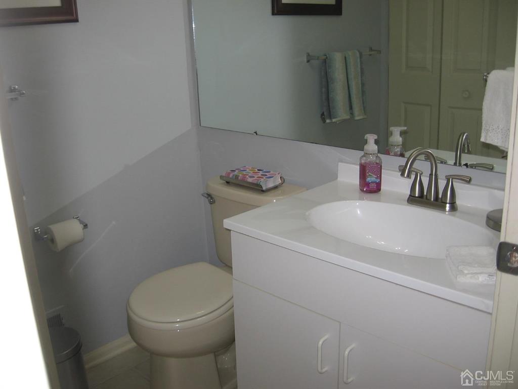 1708 Ridgeview Court Sayreville, NJ 08859 - Photo 17 of 24 a bathroom with a sink and a toilet