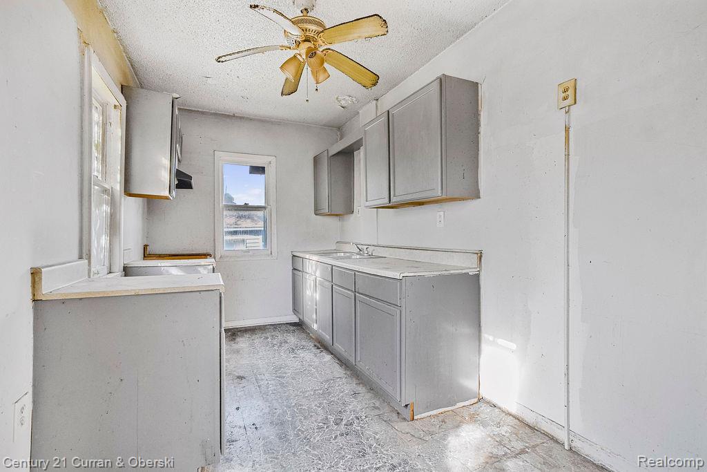 10 Perrin Street River Rouge, MI 48218 - Photo 4 of 26