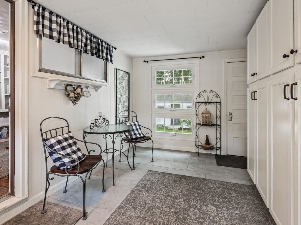 27 Whitla Drive Worcester, MA 01604 - Photo 18 of 38 a view of a livingroom with furniture and windows