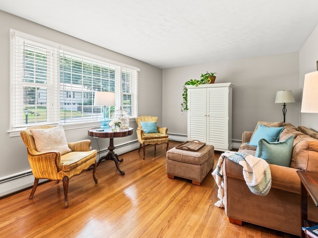27 Whitla Drive Worcester, MA 01604 - Photo 3 of 38 a living room with furniture and a window
