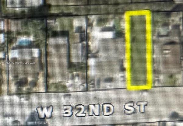 137 West 32nd Street Hialeah, FL 33012 - Photo 1 of 5 a bathroom with a window