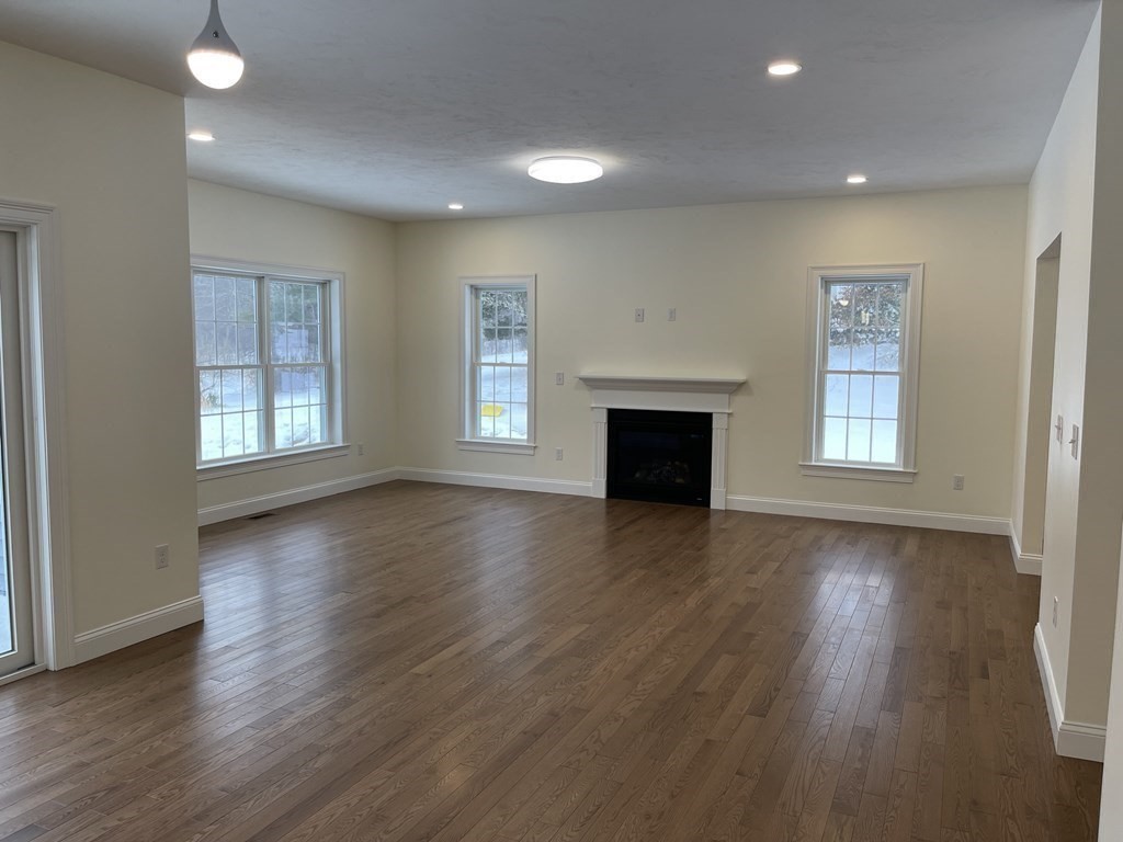 211 Brookfield Road Sturbridge, MA 01518 - Photo 9 of 18