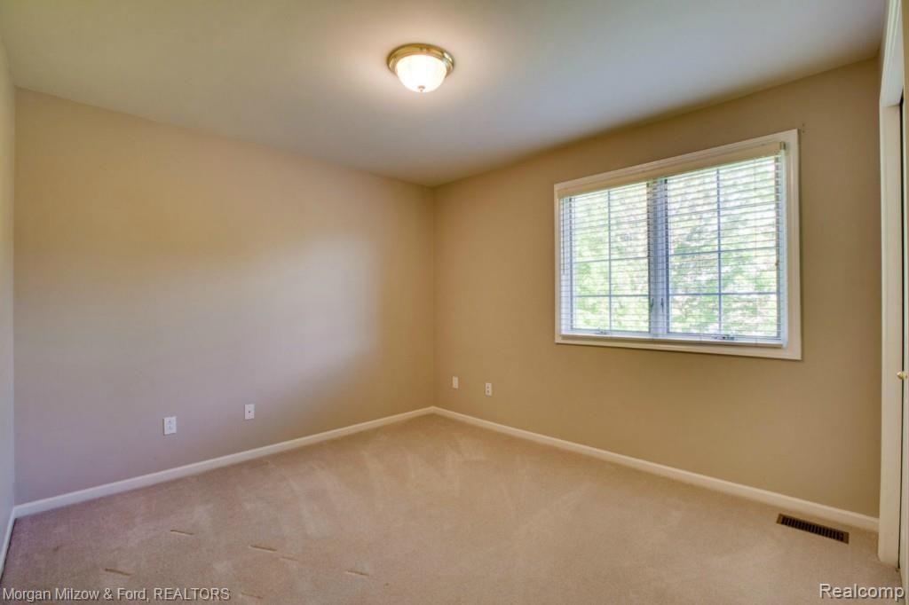 2019 Dunham Drive Rochester, MI 48306 - Photo 22 of 32 22.jpg