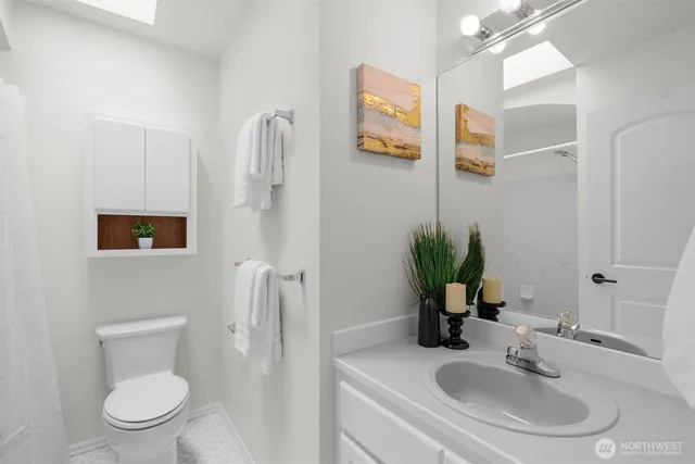 a view of entryway with washer and dryer