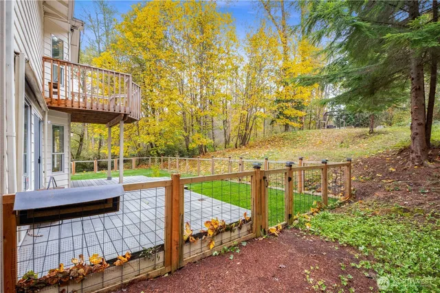 a view of a pathway with a garden