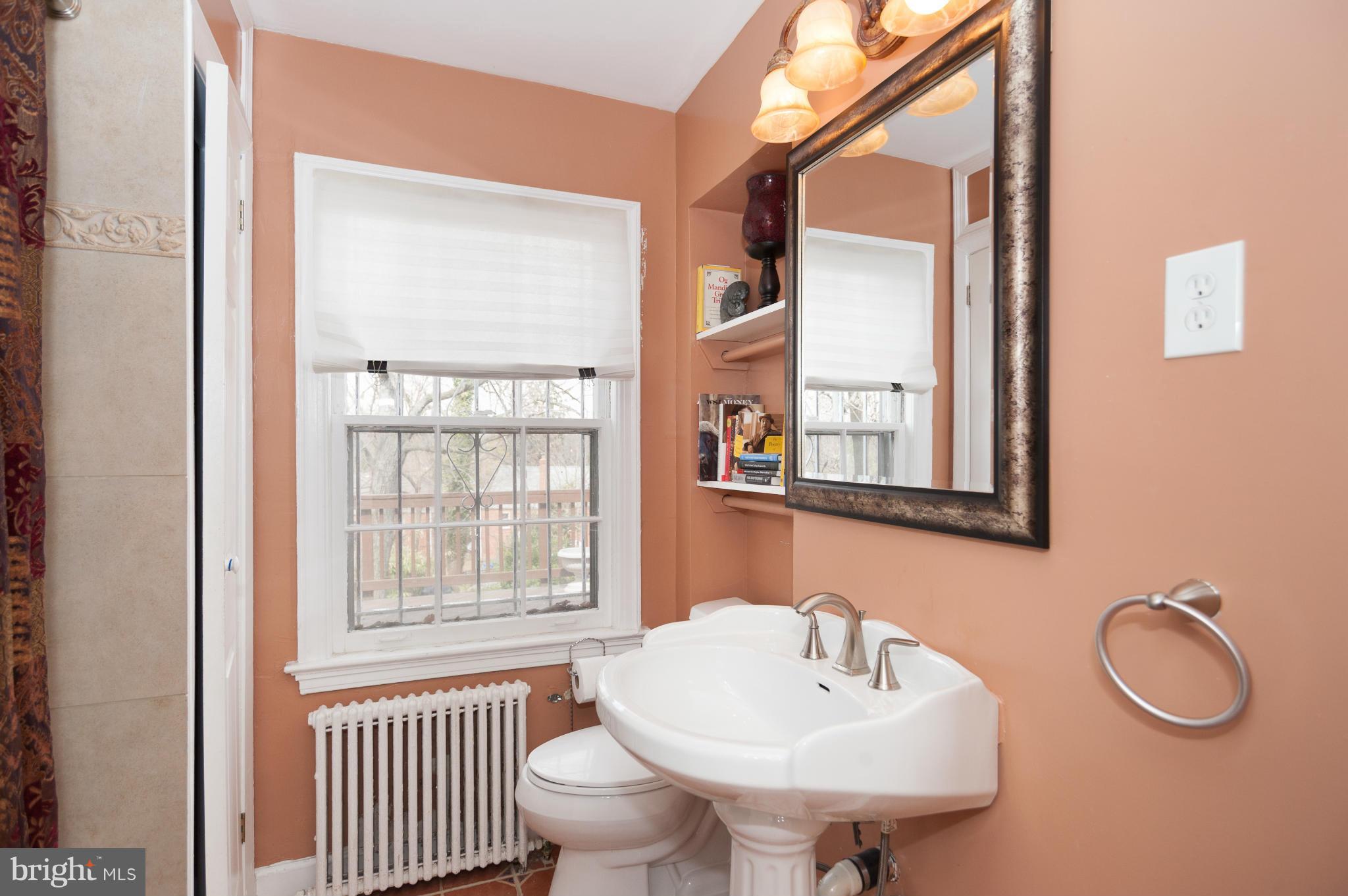6200 Sligo Mill Road Northeast Washington, DC 20011 - Photo 14 of 30 Bath