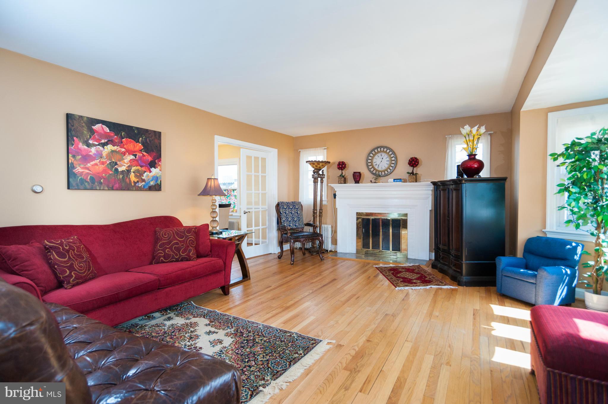 6200 Sligo Mill Road Northeast Washington, DC 20011 - Photo 4 of 30 Living Room