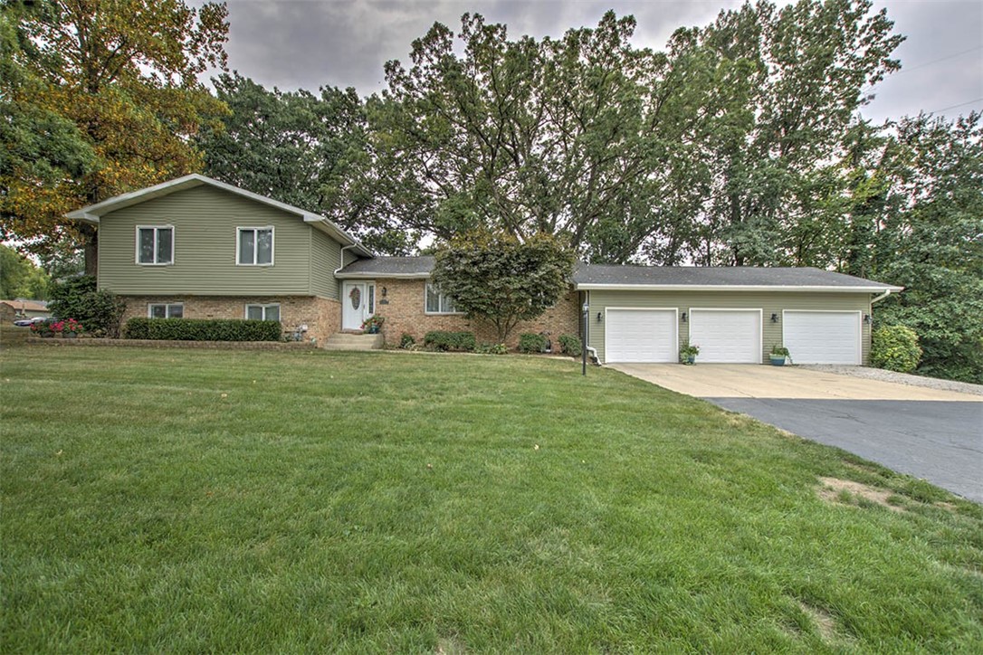 1465 West Pershing Road Decatur, IL 62526 - Photo 2 of 35