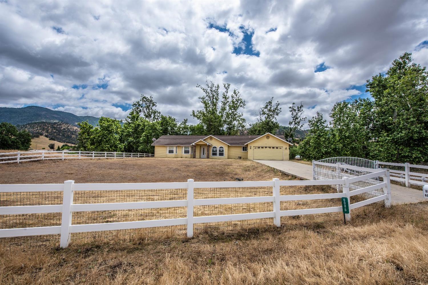6085 Big Oak Road Sanger, CA 93657 - Photo 1 of 25 Gallery Image 1