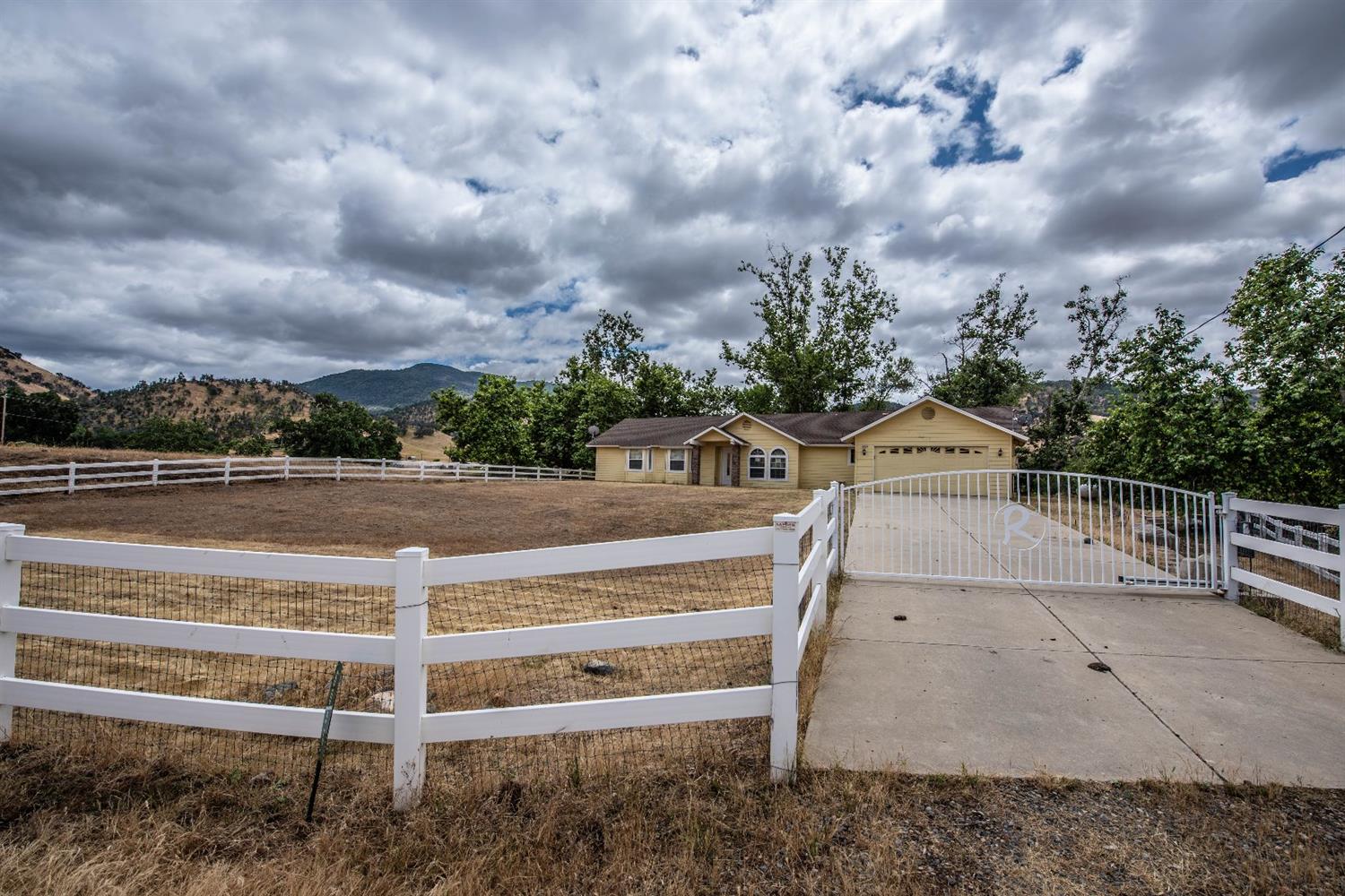 6085 Big Oak Road Sanger, CA 93657 - Photo 2 of 25 Gallery Image 2