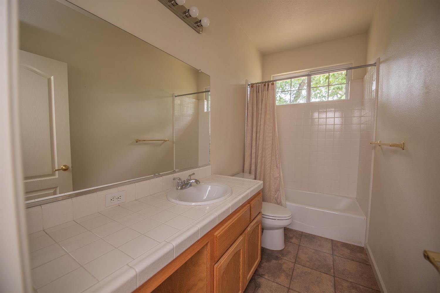 6085 Big Oak Road Sanger, CA 93657 - Photo 13 of 25 Gallery Image 13