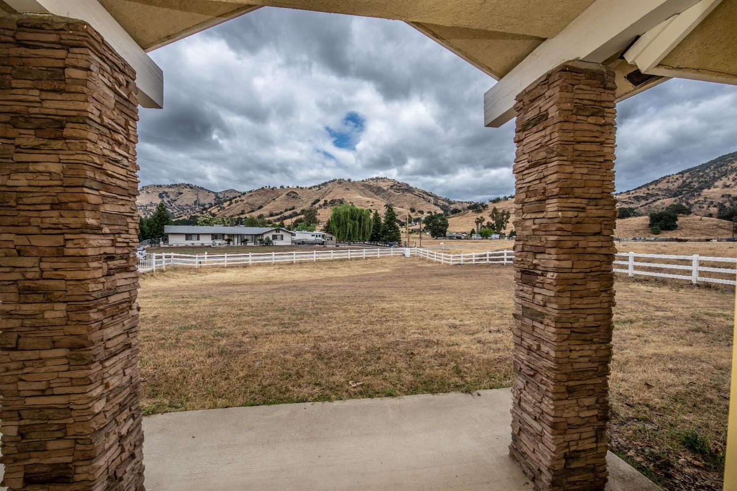 6085 Big Oak Road Sanger, CA 93657 - Photo 3 of 25 Gallery Image 3