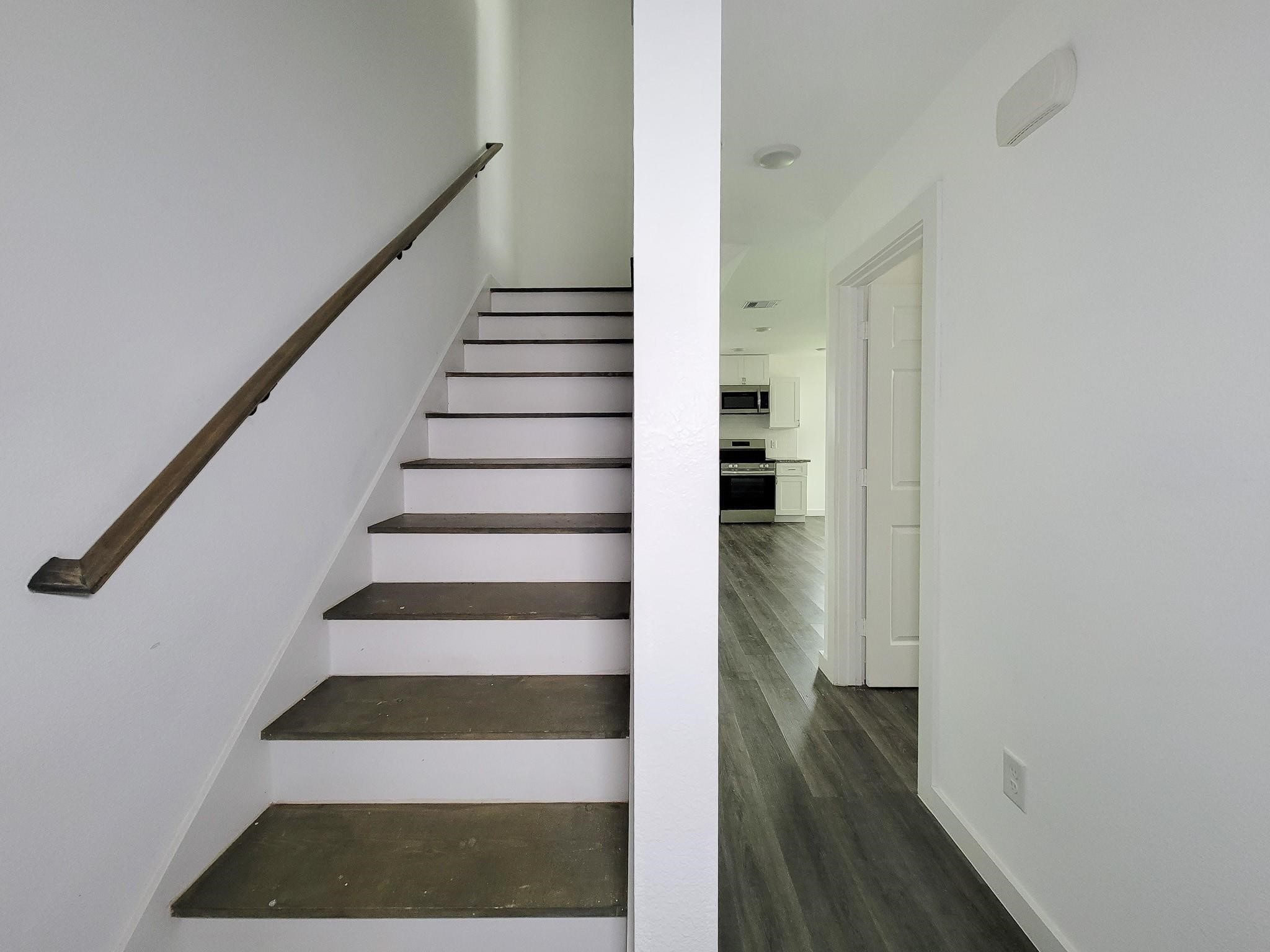 8122 Sterlingshire Street, Unit B Houston, TX 77078 - Photo 9 of 24 a view of entryway