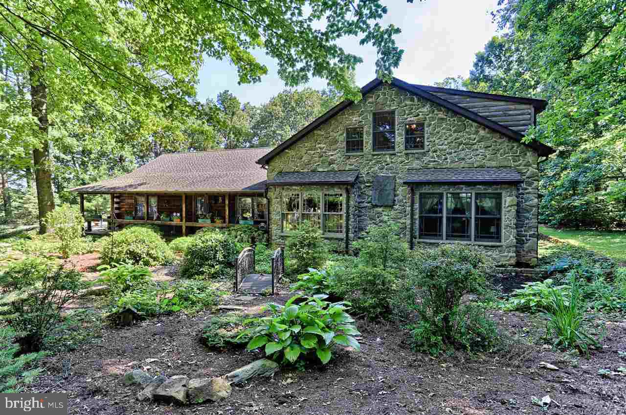 929 Hillview Road York, PA 17406 - Photo 1 of 36