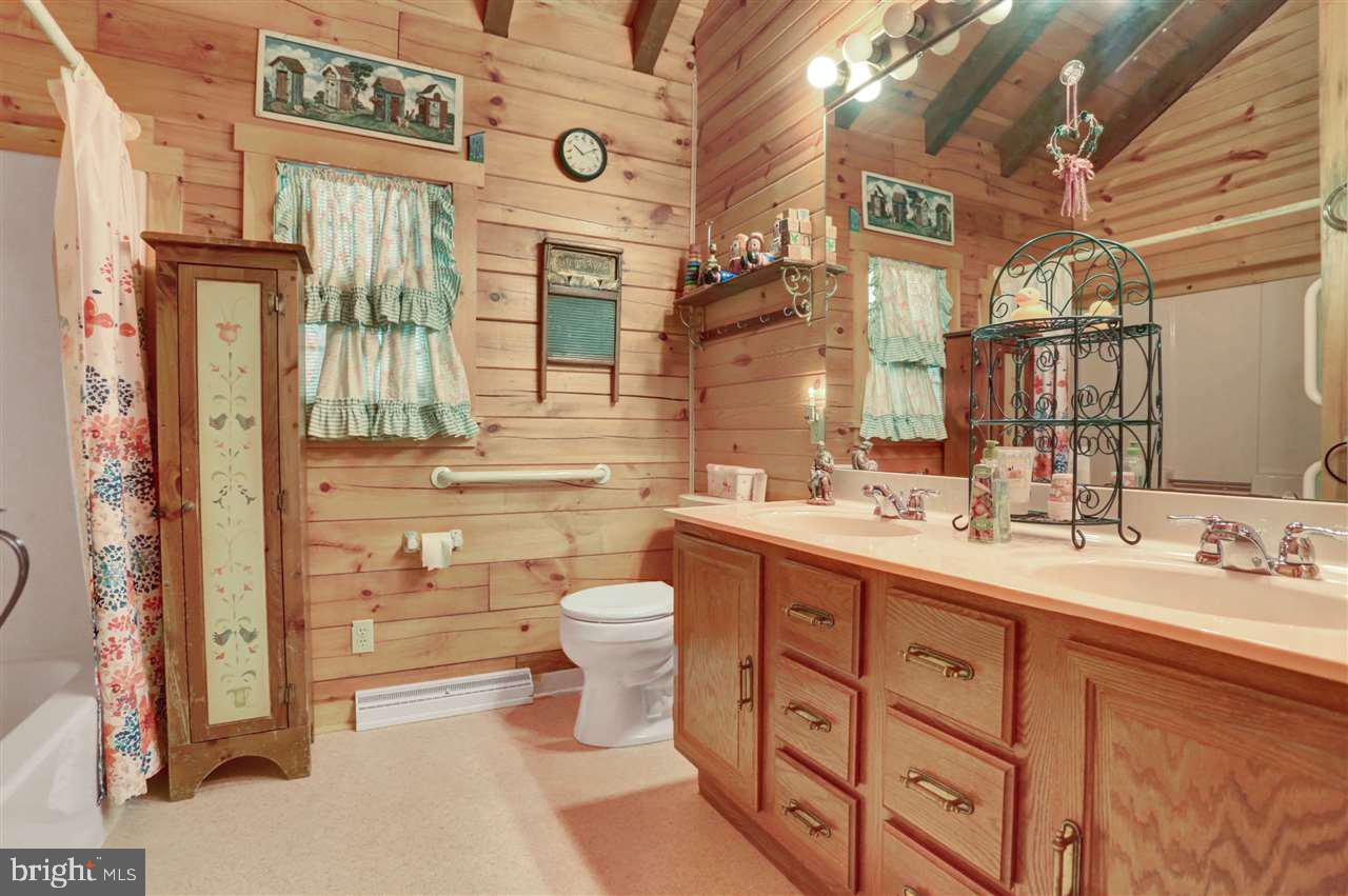 929 Hillview Road York, PA 17406 - Photo 13 of 36