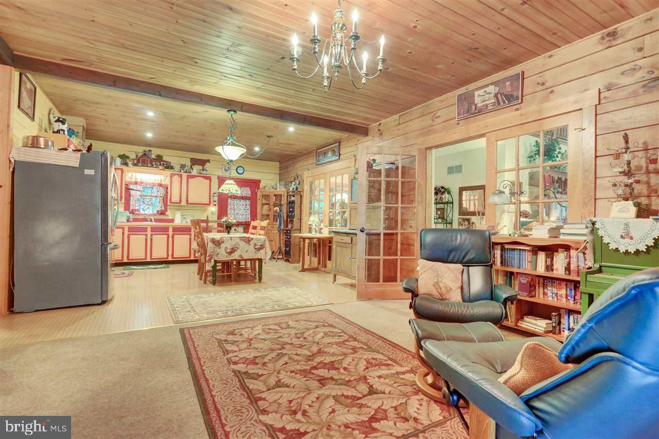 929 Hillview Road York, PA 17406 - Photo 16 of 36