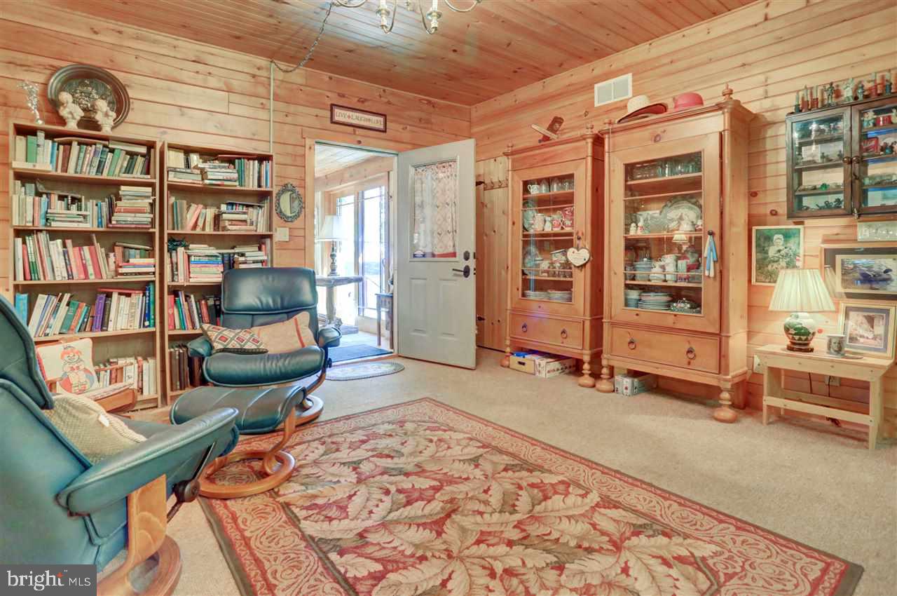 929 Hillview Road York, PA 17406 - Photo 19 of 36