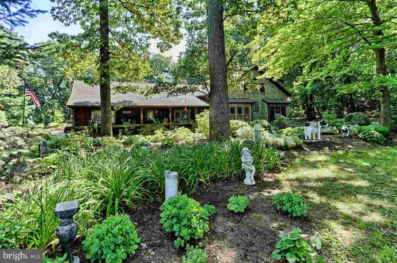 929 Hillview Road York, PA 17406 - Photo 3 of 36