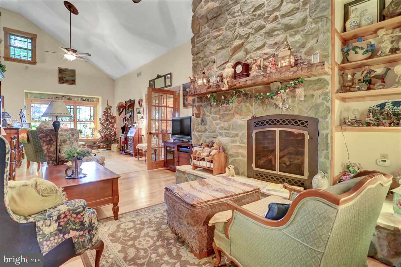 929 Hillview Road York, PA 17406 - Photo 22 of 36