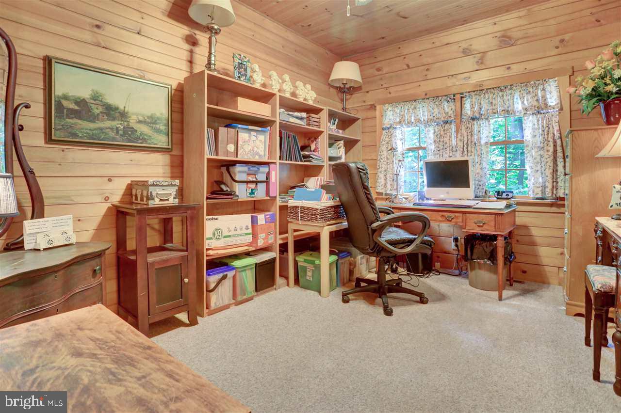 929 Hillview Road York, PA 17406 - Photo 28 of 36