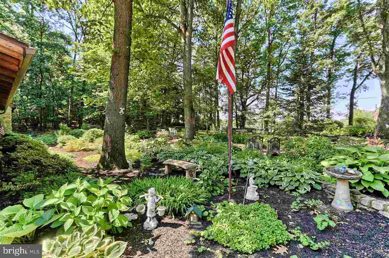 929 Hillview Road York, PA 17406 - Photo 4 of 36