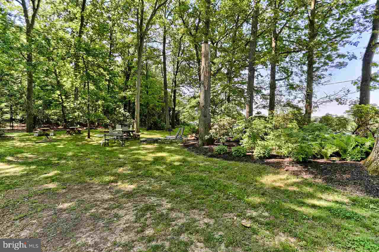 929 Hillview Road York, PA 17406 - Photo 5 of 36