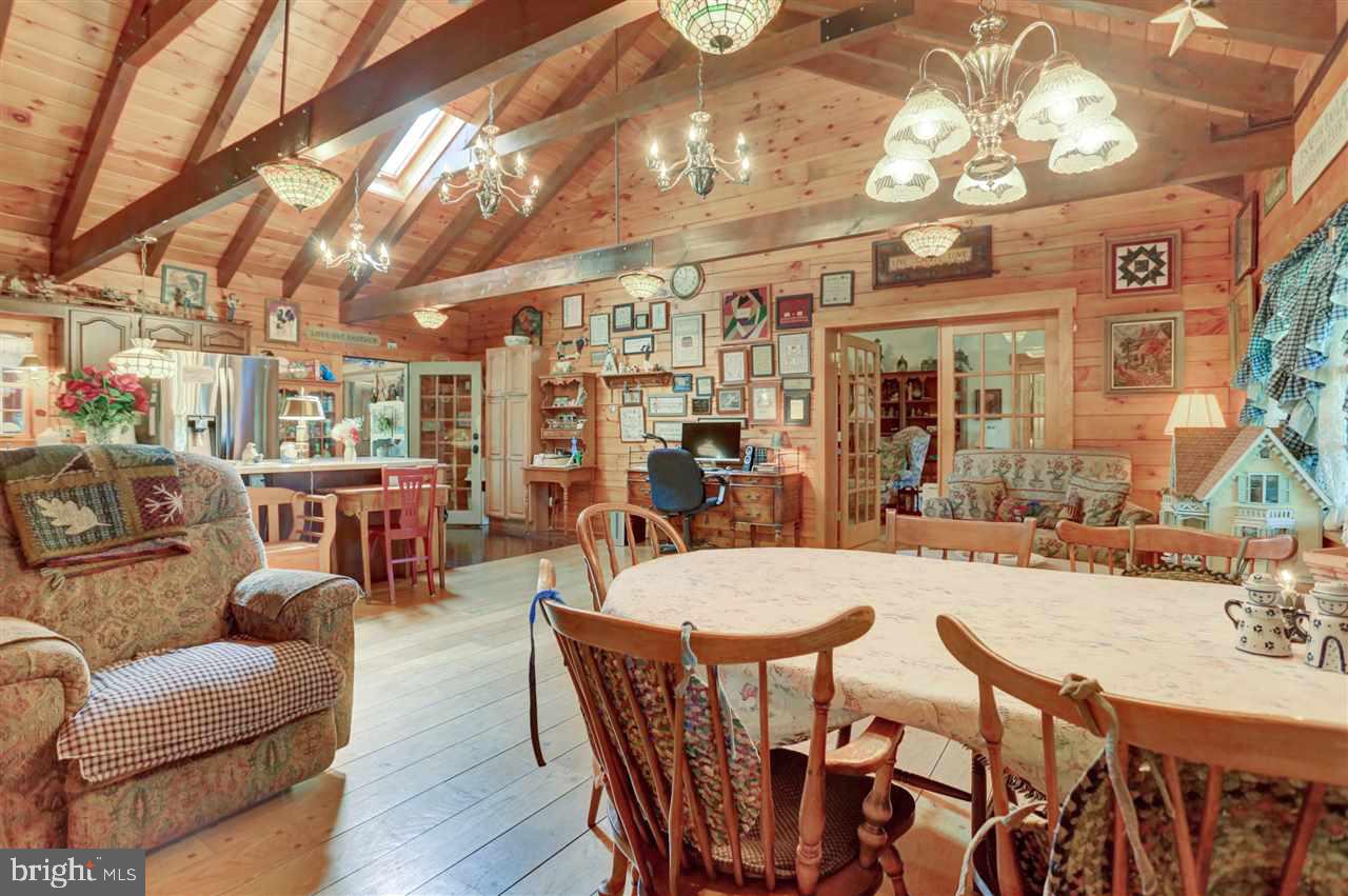 929 Hillview Road York, PA 17406 - Photo 7 of 36