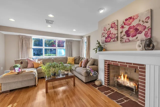 $539,900 | 83 Newton Avenue North, Worcester, MA 01602