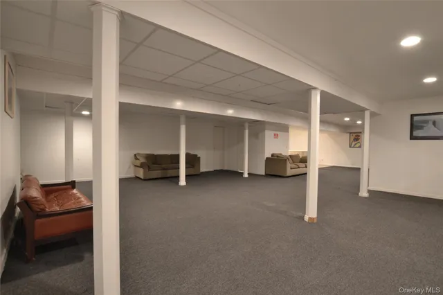 $1,399,000 | 10 Jeffrey Lane, East Quogue, NY 11942