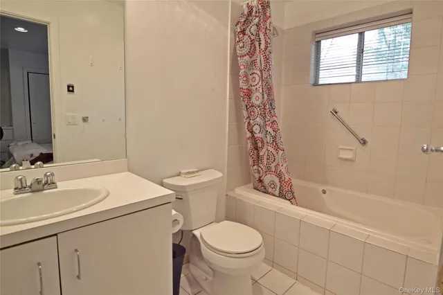 $1,399,000 | 10 Jeffrey Lane, East Quogue, NY 11942