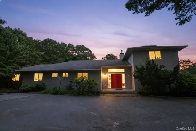 $1,399,000 | 10 Jeffrey Lane, East Quogue, NY 11942