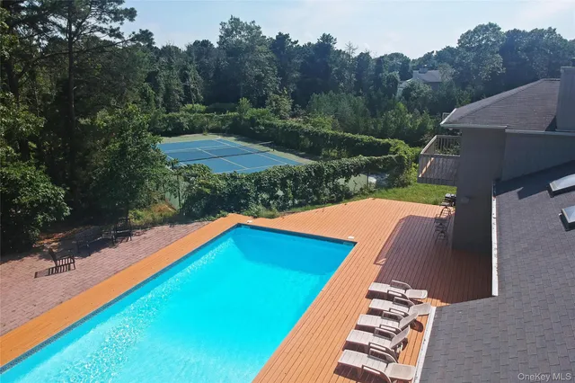 $1,399,000 | 10 Jeffrey Lane, East Quogue, NY 11942