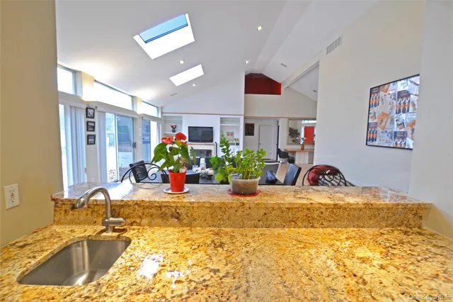 $1,399,000 | 10 Jeffrey Lane, East Quogue, NY 11942