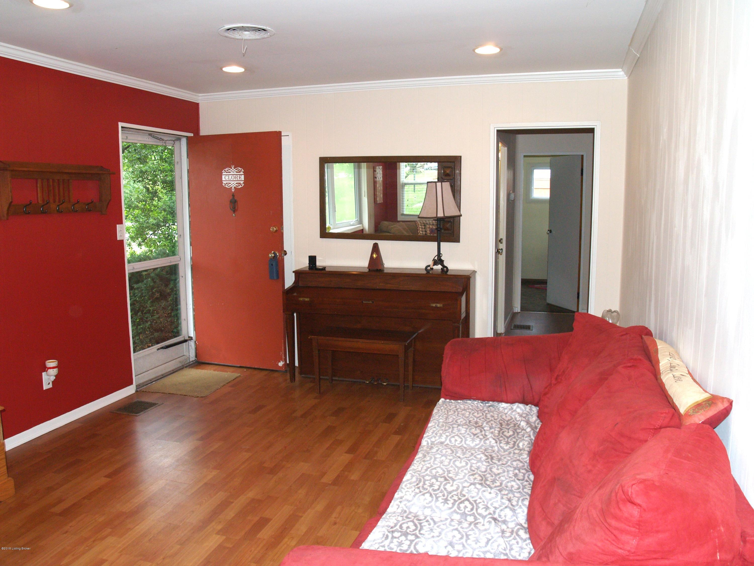 216 Redding Road Louisville, KY 40218 - Photo 3 of 15 P1019579