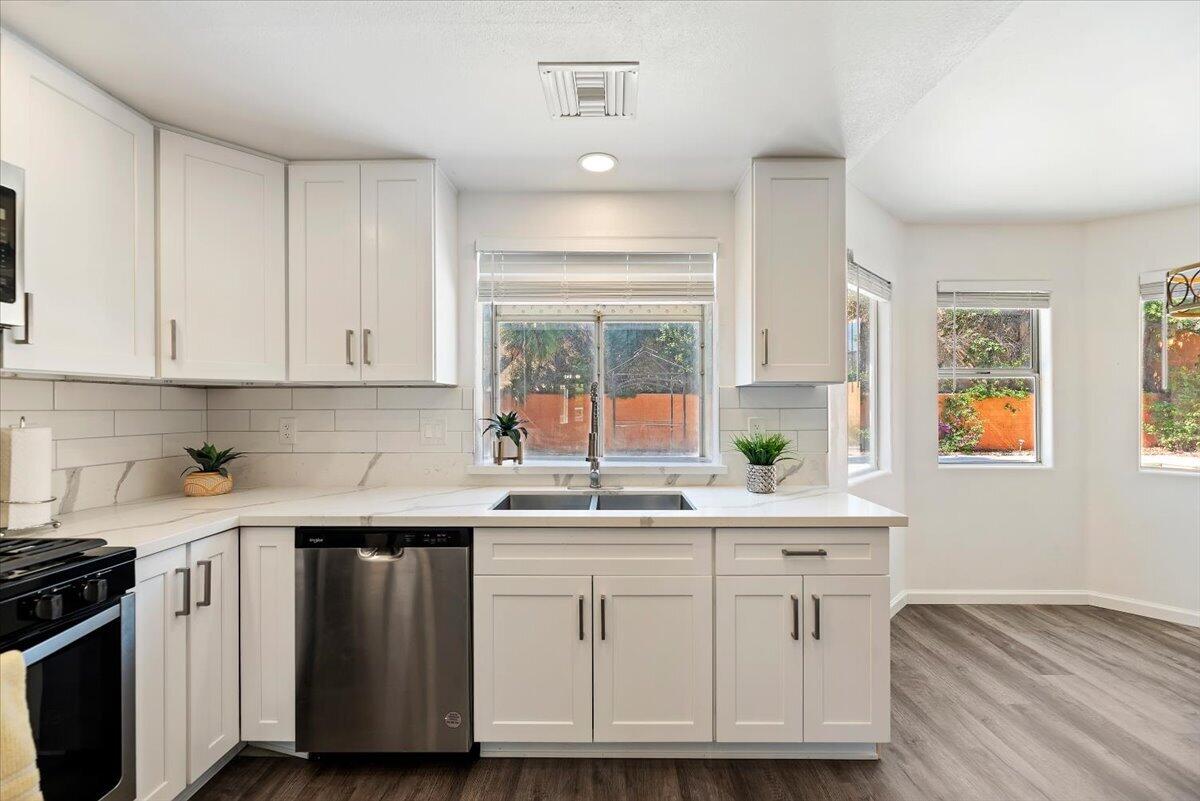 68635 Panorama Road Cathedral City, CA 92234 - Photo 28 of 58 22-Kitchen