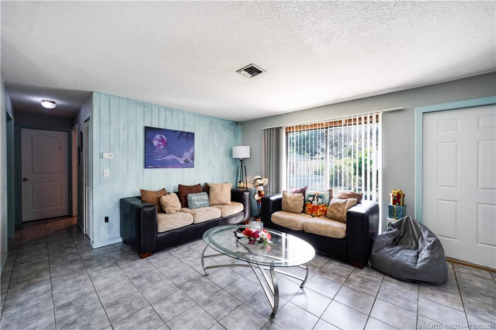 2016 Golfview Court Fort Pierce, FL 34950 - Photo 2 of 10