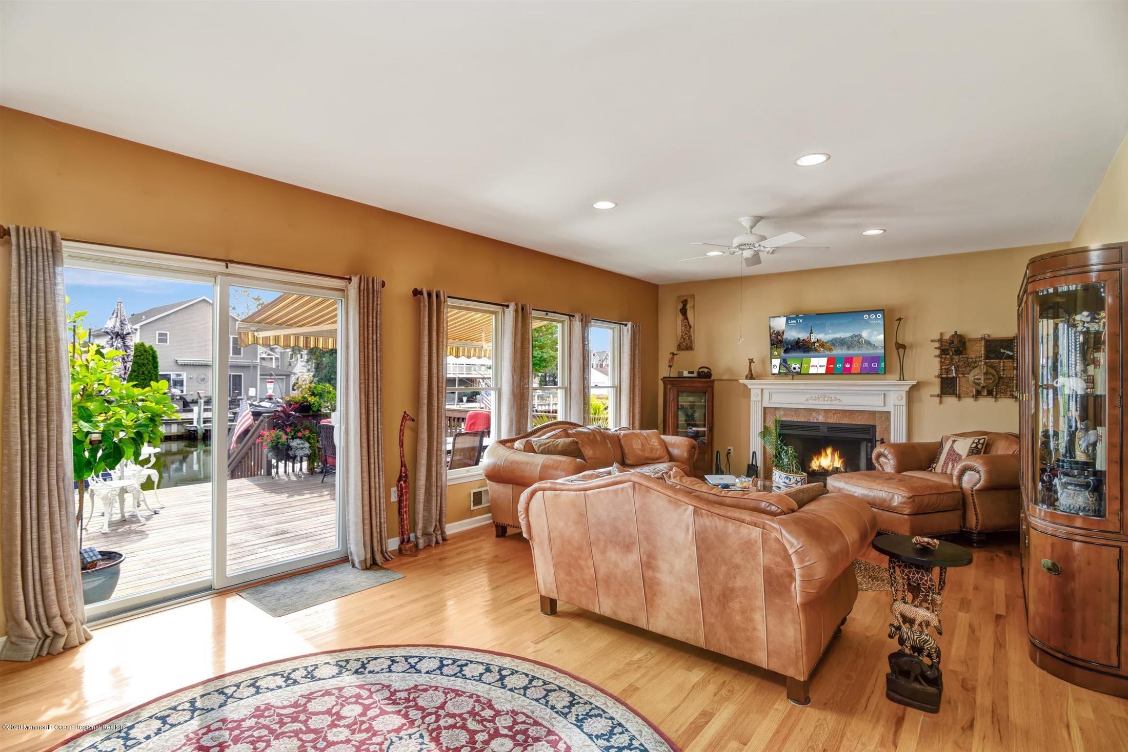 642 Drum Point Road Brick, NJ 08723 - Photo 5 of 35 09-Family Room