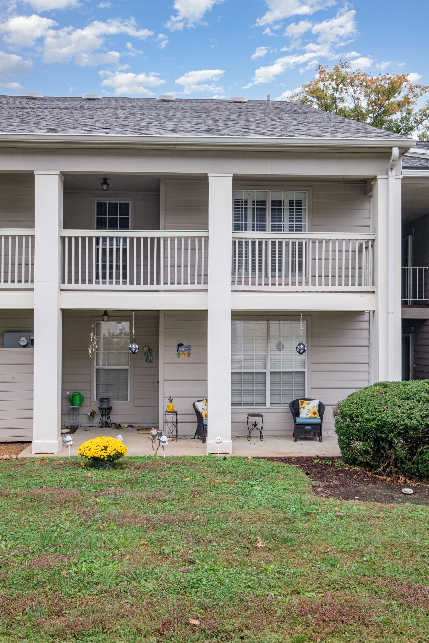 1280 Middle Tennessee Boulevard, Unit F8 Murfreesboro, TN 37130 - Photo 2 of 18 a view of a house with swimming pool and a yard