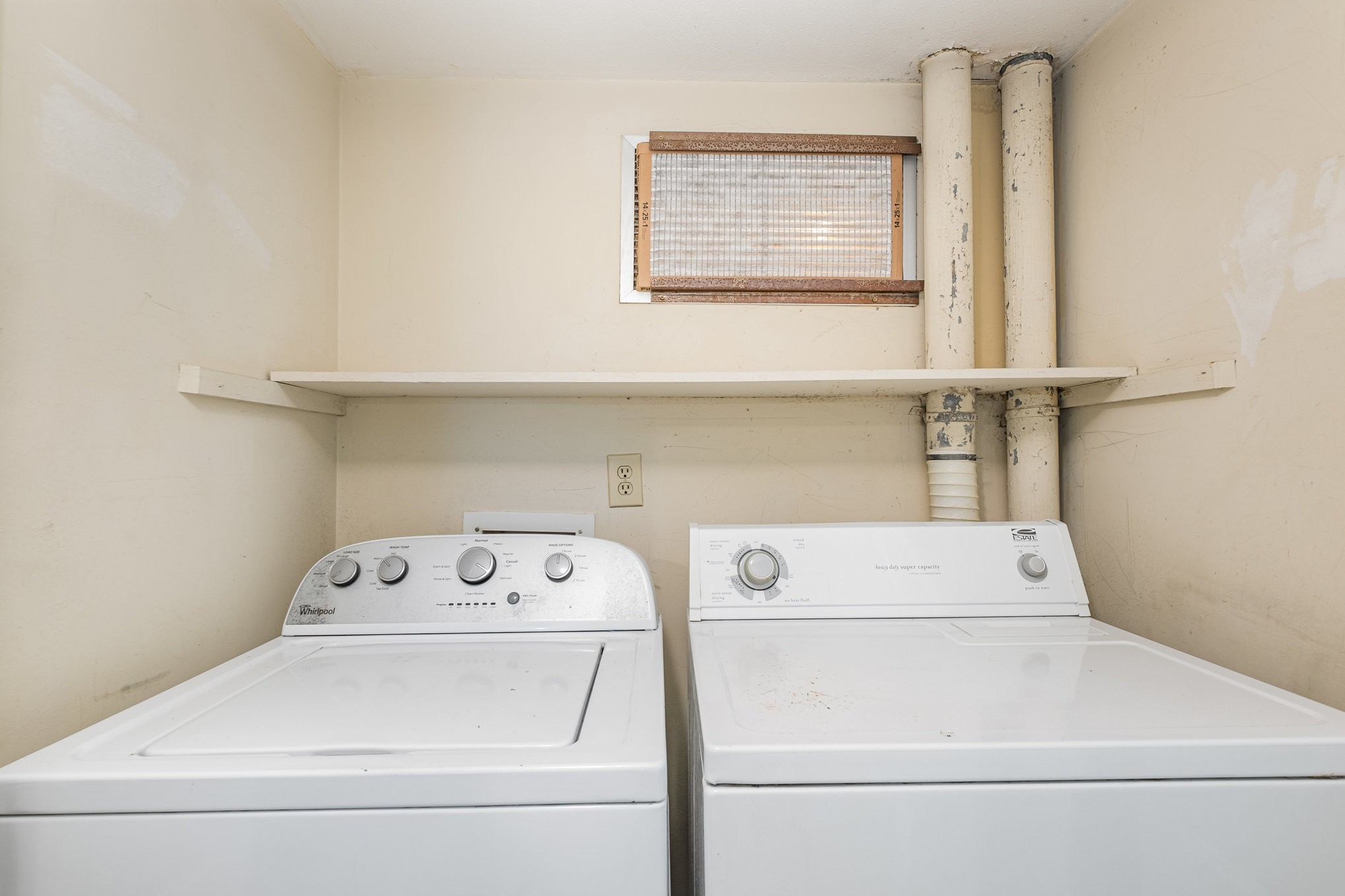 1280 Middle Tennessee Boulevard, Unit F8 Murfreesboro, TN 37130 - Photo 4 of 18 a utility room with dryer and washer
