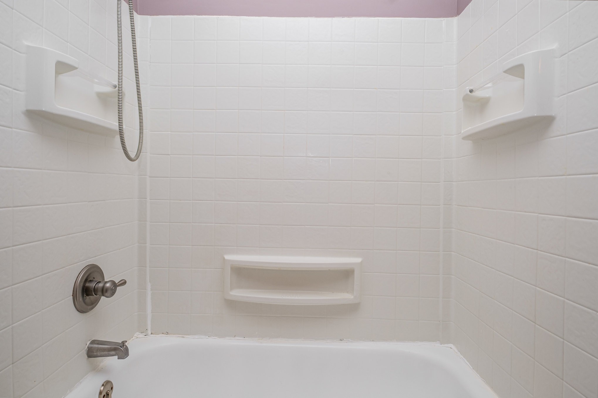 1280 Middle Tennessee Boulevard, Unit F8 Murfreesboro, TN 37130 - Photo 5 of 18 a bathroom with a bathtub