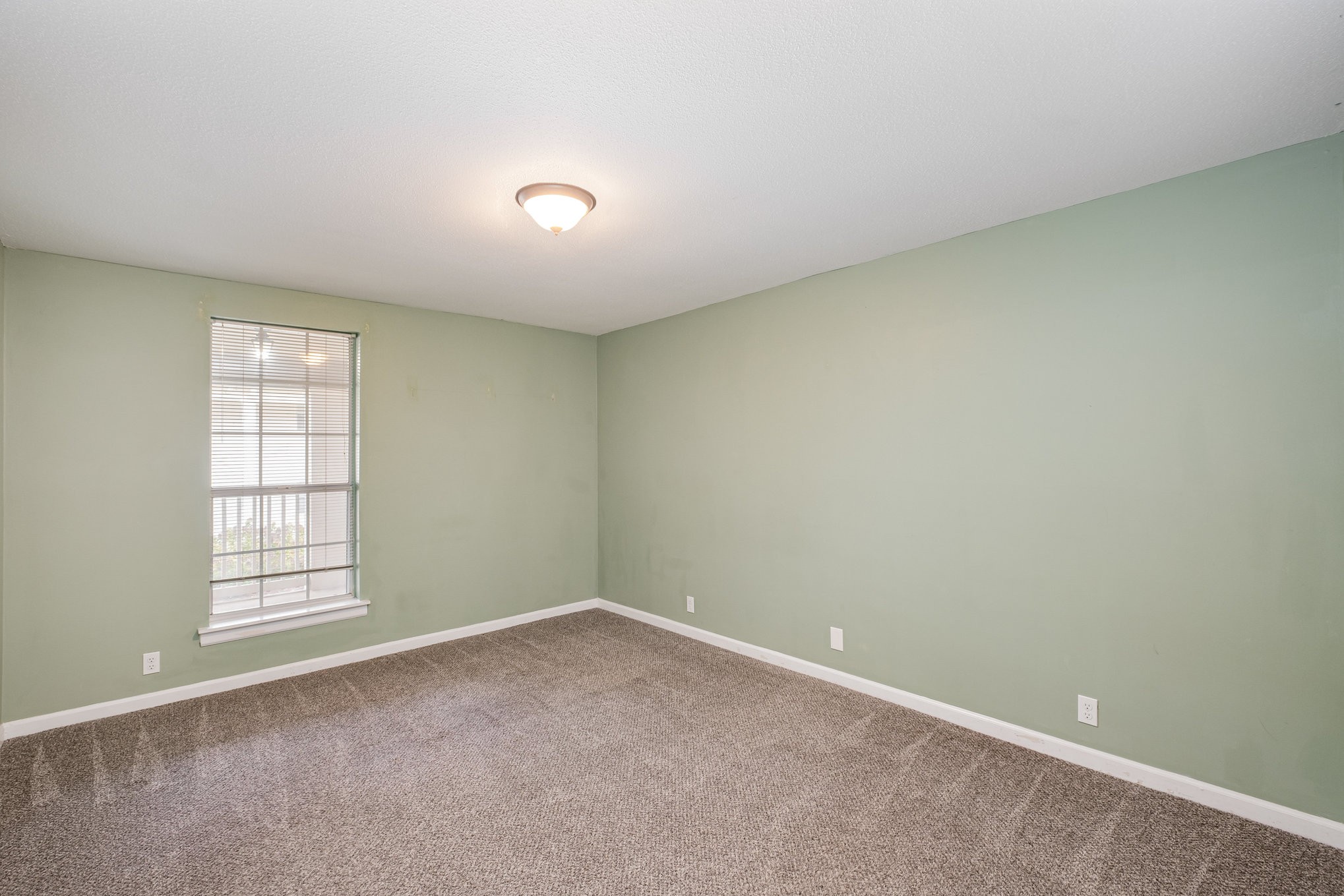 1280 Middle Tennessee Boulevard, Unit F8 Murfreesboro, TN 37130 - Photo 9 of 18 an empty room with windows