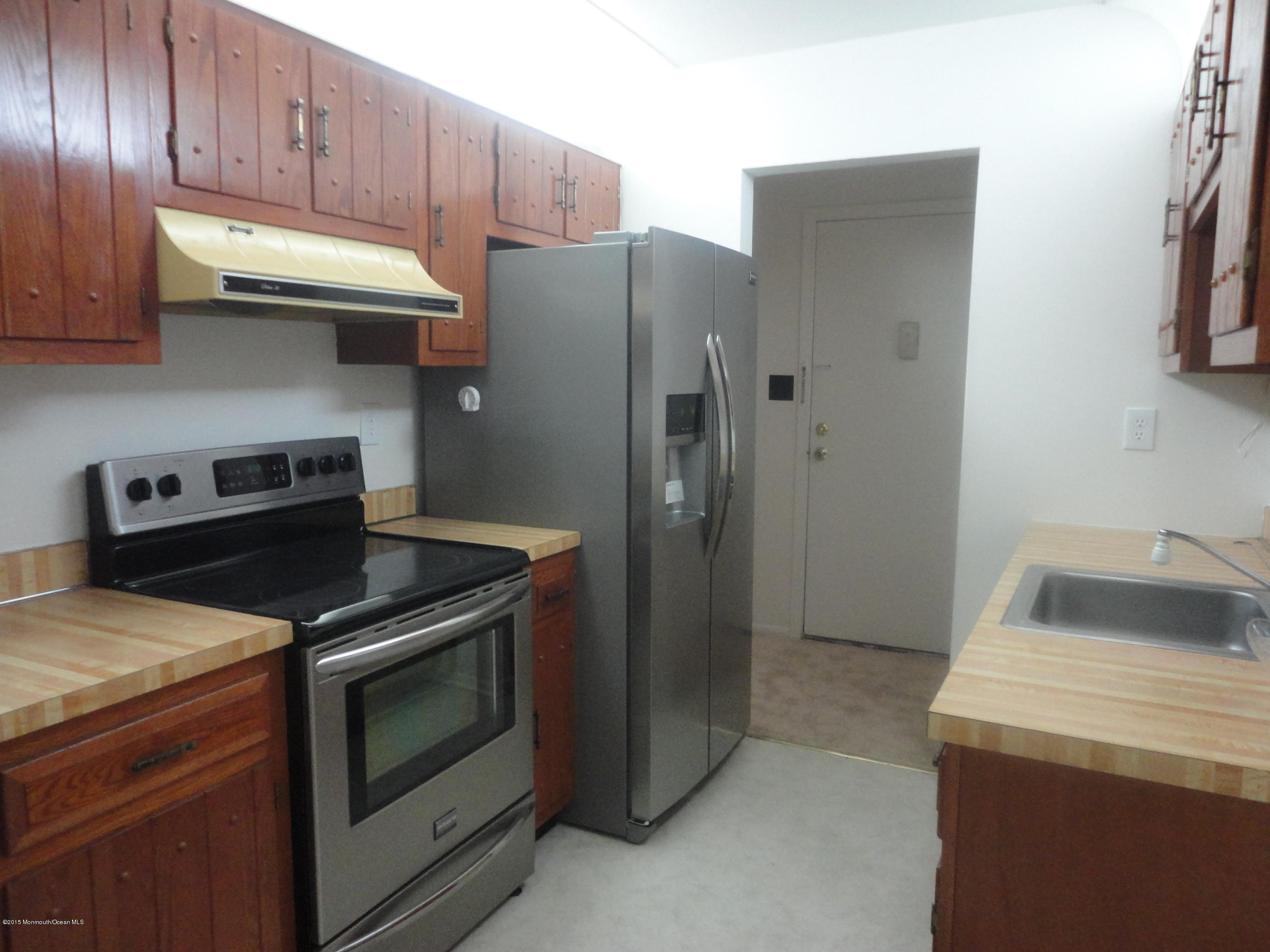 95 Arrowood Road, Unit G Manalapan, NJ 07726 - Photo 2 of 28 DSC03812