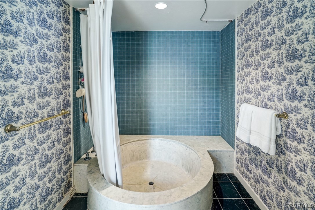 6 Broad Run Road Manakin-Sabot, VA 23103 - Photo 30 of 47 Wow! Large Contemporary Shower/Soaking Tub!