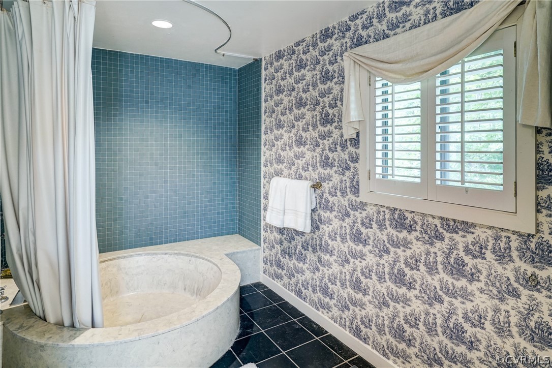 6 Broad Run Road Manakin-Sabot, VA 23103 - Photo 31 of 47 Plantation Blinds in Primary Bath