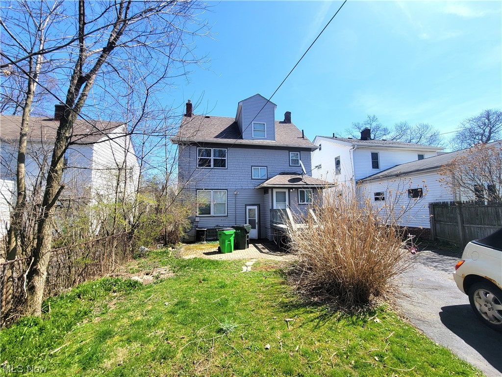 1166 Winston Road Cleveland, OH 44121 - Photo 4 of 24
