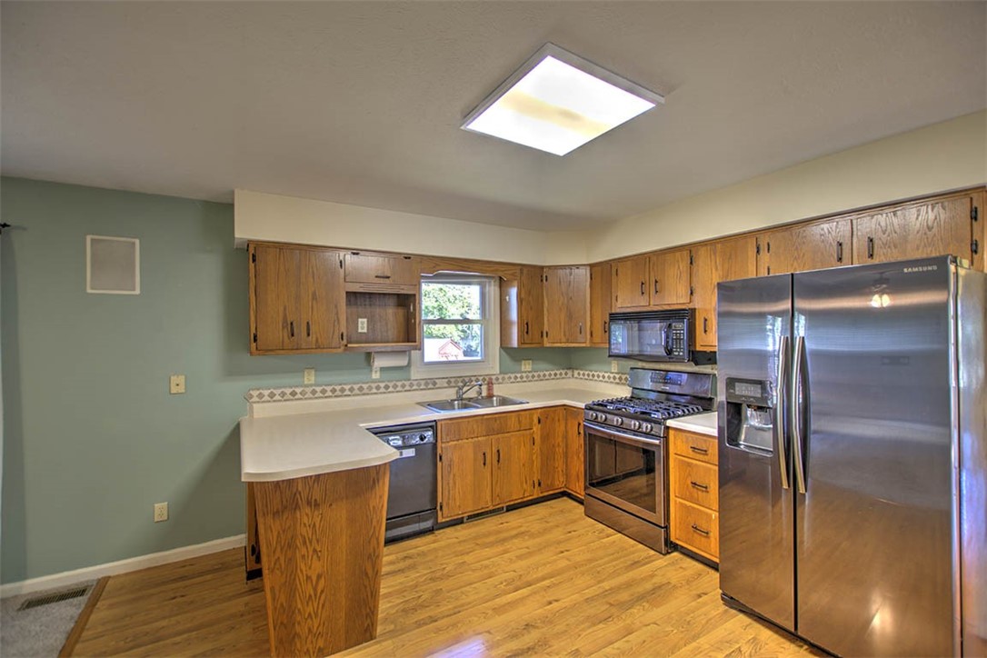 520 Elm Street Mount Zion, IL 62549 - Photo 9 of 23